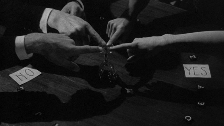 кадр из фильма Незваные