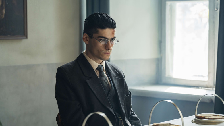 кадр из фильма Истина и измена