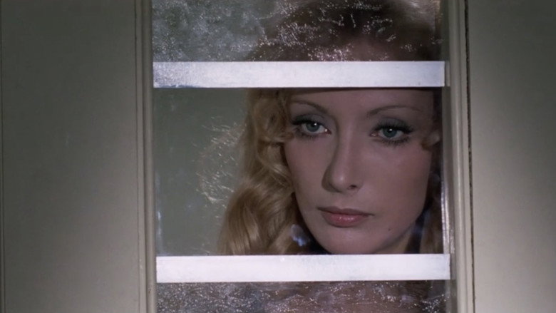 кадр из фильма Трава окрашенная в красный цвет