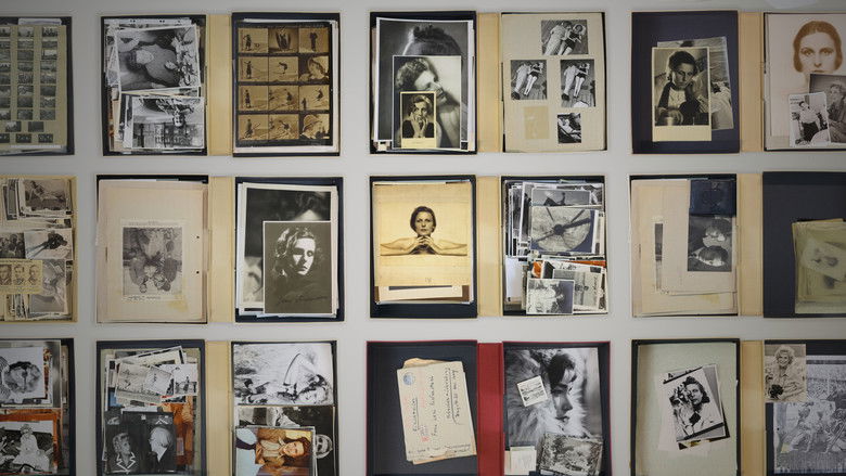 кадр из фильма Riefenstahl