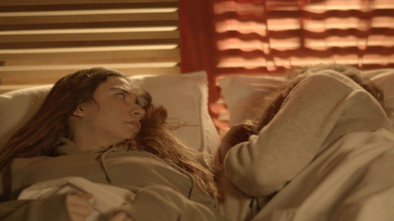 кадр из фильма ΚΡΑΤΑ ΜΕ