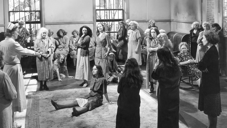 кадр из фильма Змеиная яма