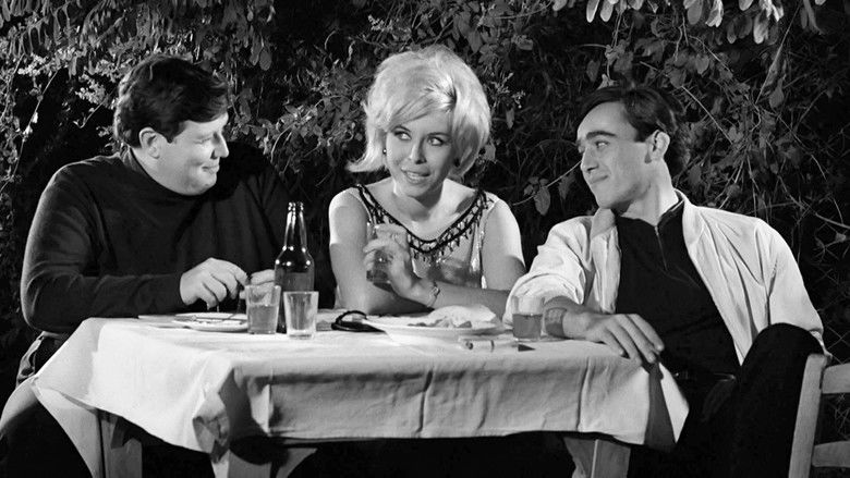 кадр из фильма Φουσκοθαλασσιές