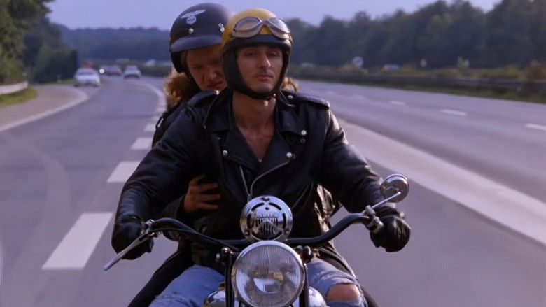 кадр из фильма Mach die Musik leiser