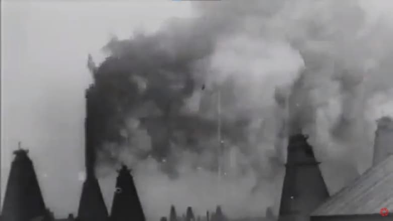 кадр из фильма Нефтяной фонтан на промысле Балаханы