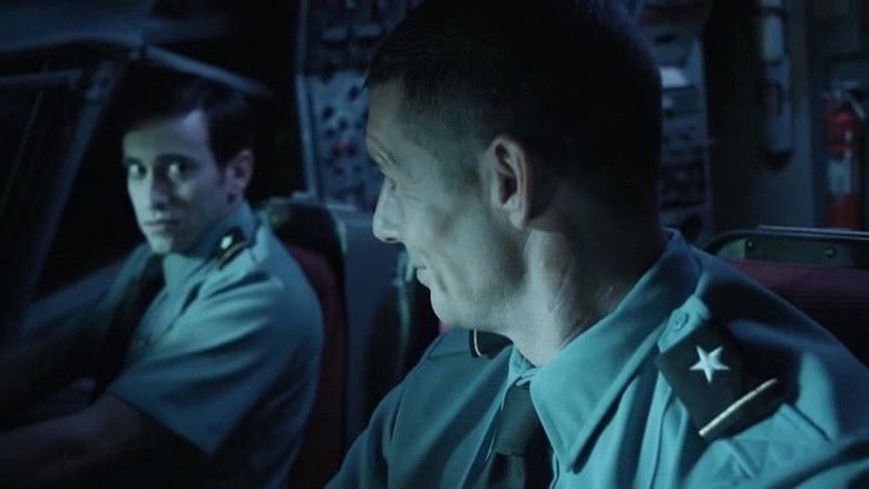 кадр из фильма Рейс 666