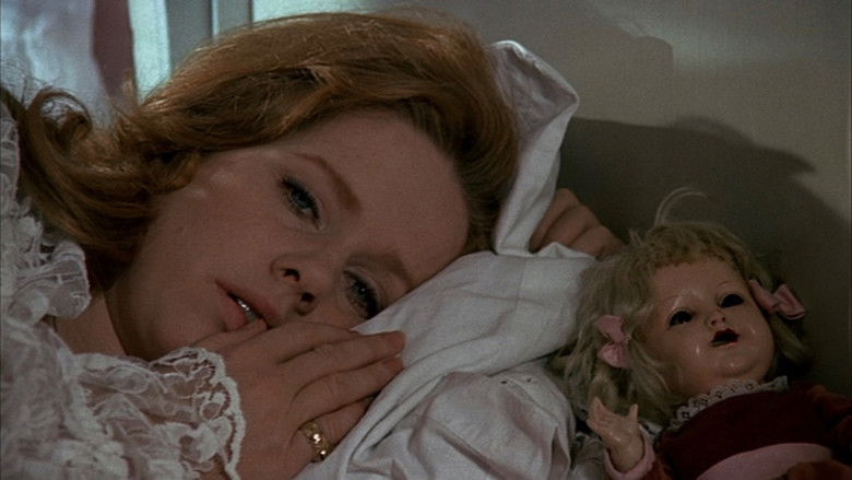 кадр из фильма Шепоты и крики