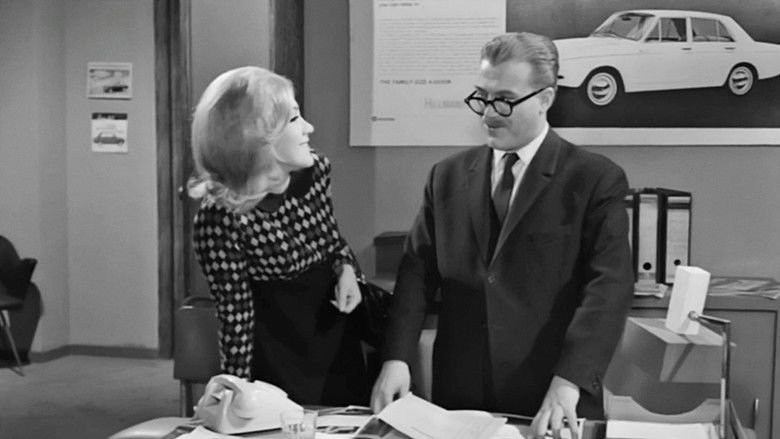 кадр из фильма Μιας Πεντάρας Νειάτα