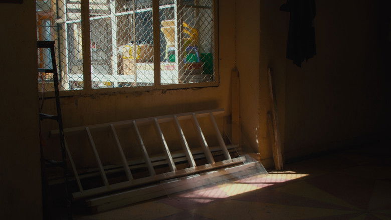 кадр из фильма Cuối giường dậy lên một tiếng gọi