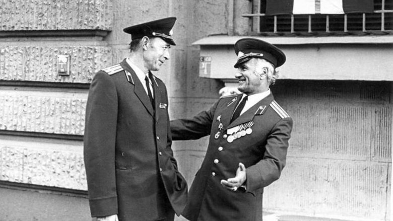 кадр из фильма Полковник в отставке