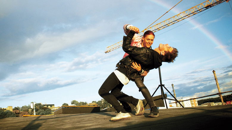 кадр из фильма Что-то должно сломаться