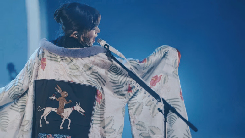 кадр из фильма 椎名林檎と彼奴等の居る真空地帯