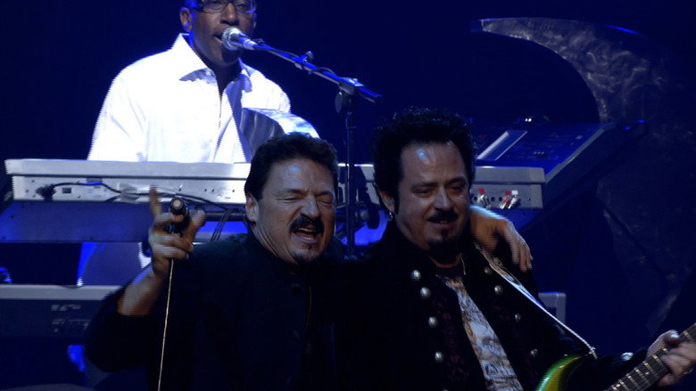 кадр из фильма Toto: Falling in Between Live