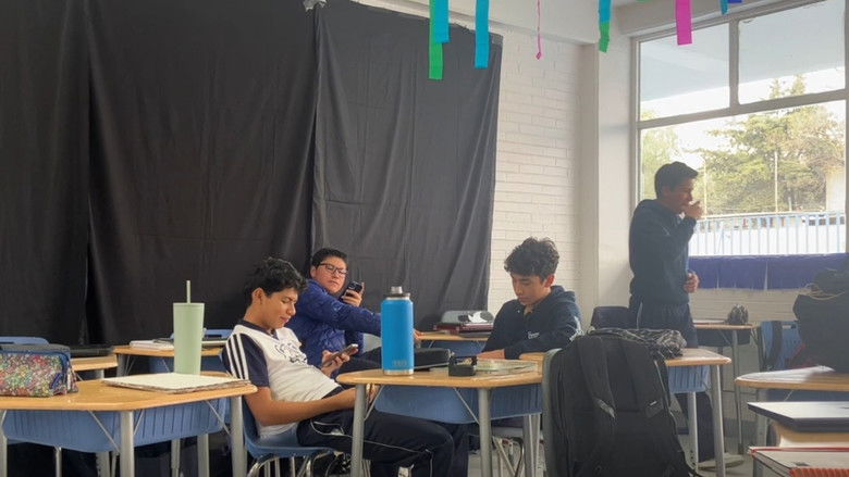 кадр из фильма The School