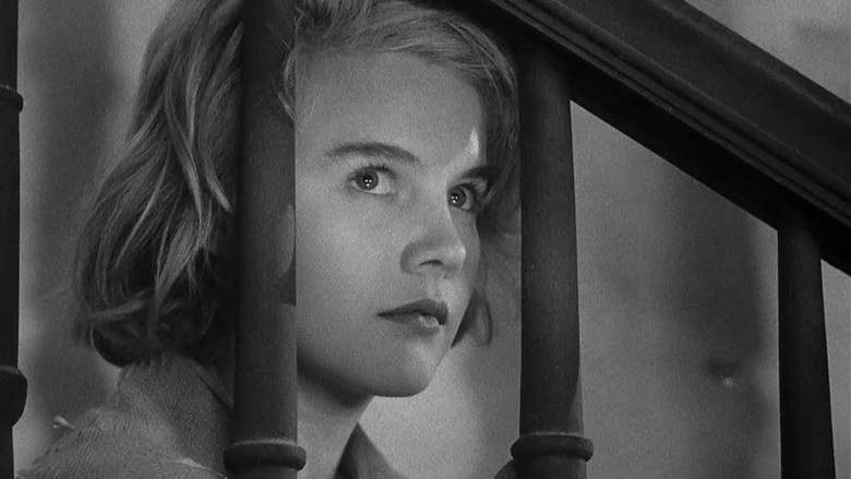 кадр из фильма Куколка