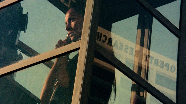 кадр из фильма Другая сторона ветра