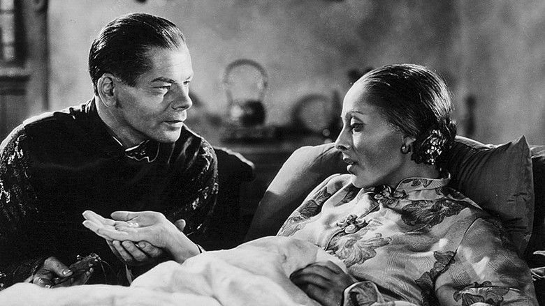 кадр из фильма Благословенная земля