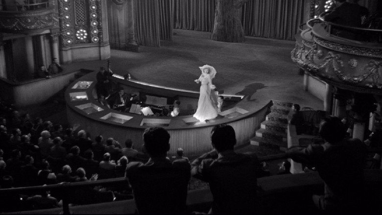 кадр из фильма Танцуй, девочка, танцуй