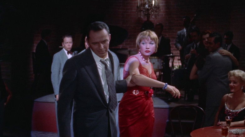 кадр из фильма И подбежали они