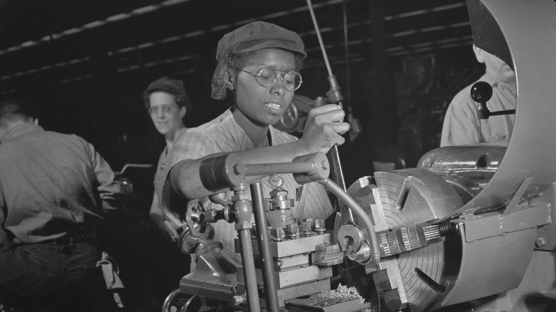 кадр из фильма Invisible Warriors: African American Women in World War II
