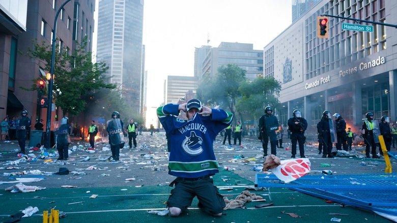 кадр из фильма I'm Just Here for the Riot