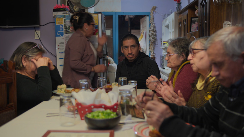 кадр из фильма Los niños sin tierra