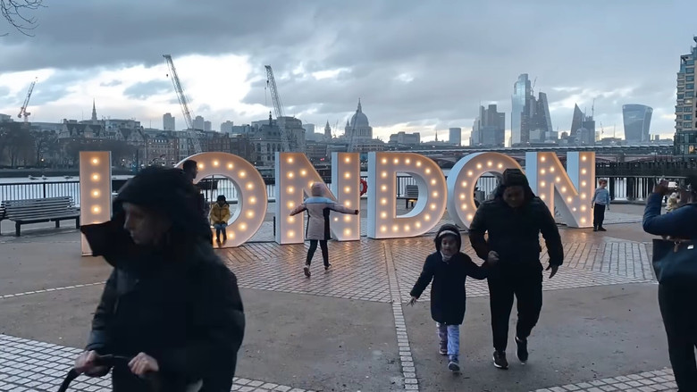 кадр из фильма Analizando Humanos en Londres