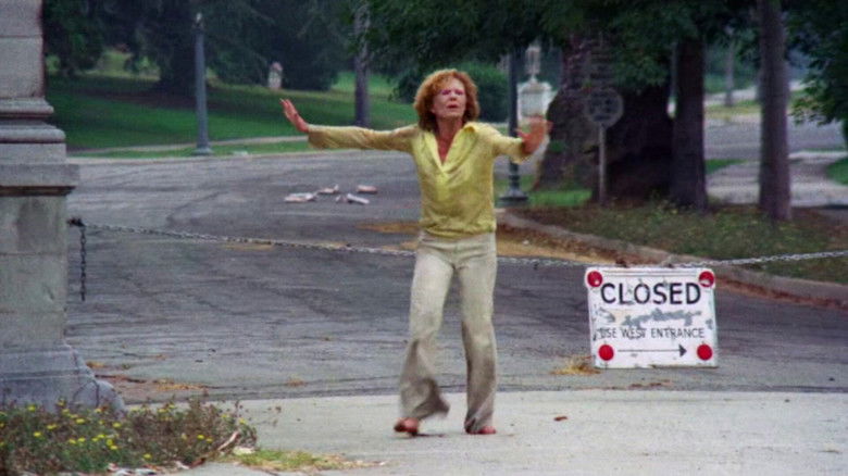 кадр из фильма Обреченное поместье