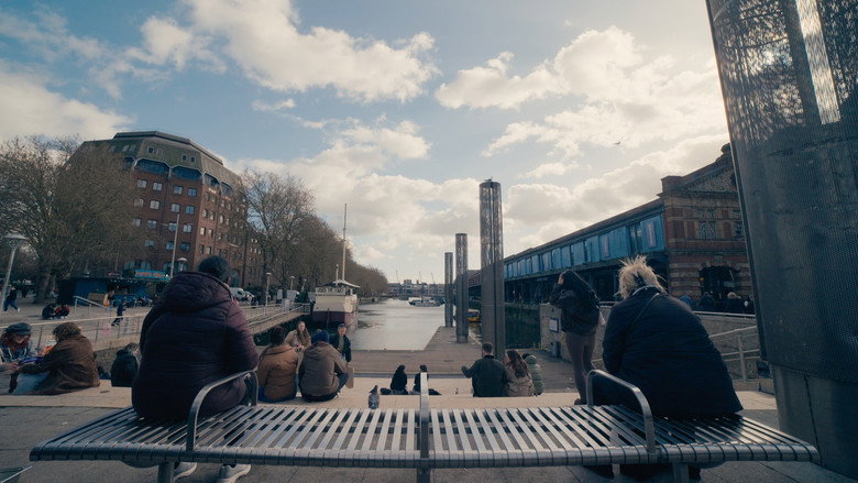 кадр из фильма Public