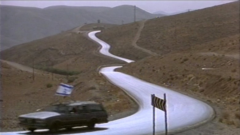 кадр из фильма הארץ הקדושה