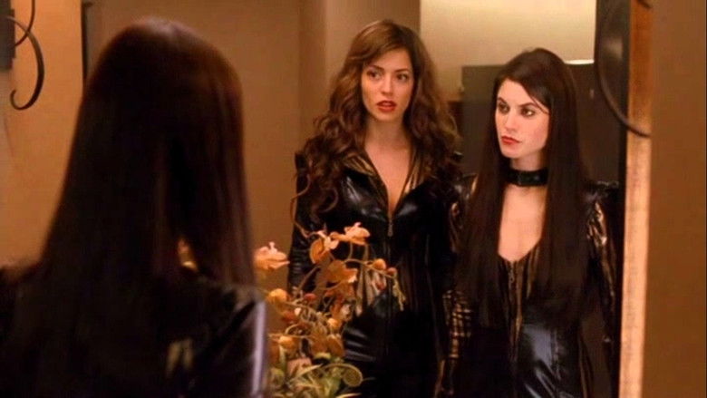 кадр из фильма Блондинка и блондинка