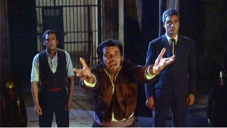 кадр из фильма Amanecer en Puerta Oscura