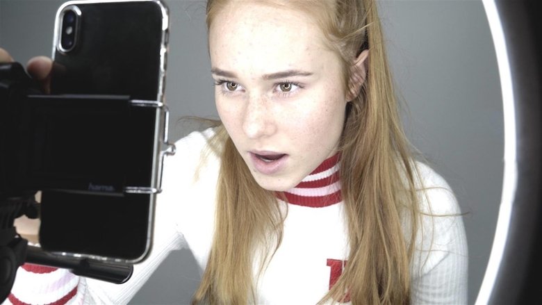 кадр из фильма Девушки, живущие в сети