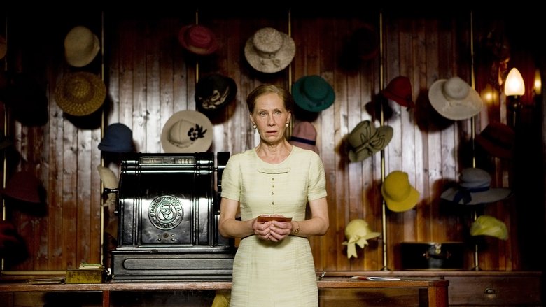 кадр из фильма Дурацкий август