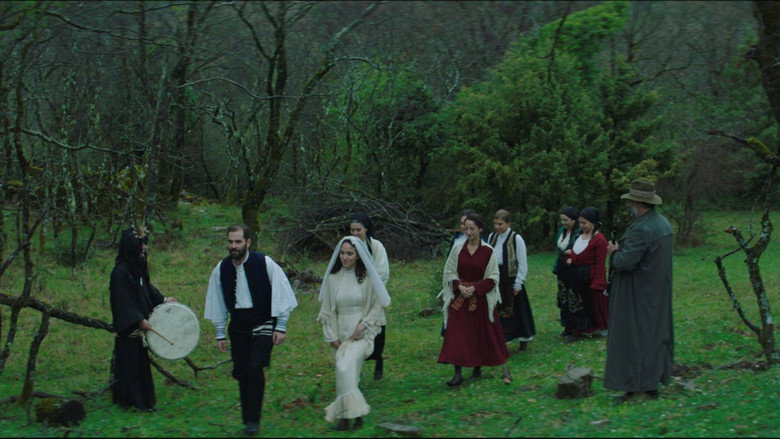 кадр из фильма Άπειρη Γη