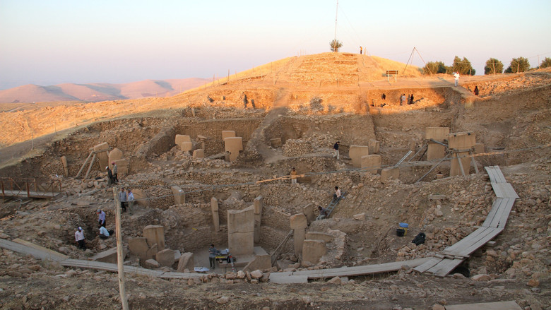 кадр из фильма Riddle of the Stone Age Giants