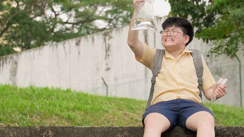 кадр из фильма Eating Fish