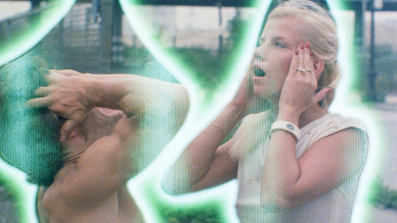 кадр из фильма Blonde Goddess