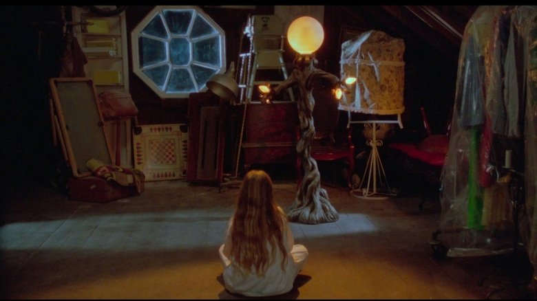 кадр из фильма Амитивилль Зло спасается