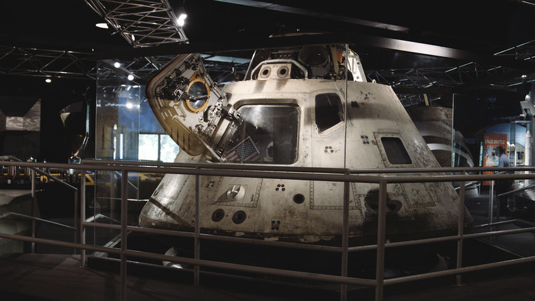 кадр из фильма First to the Moon