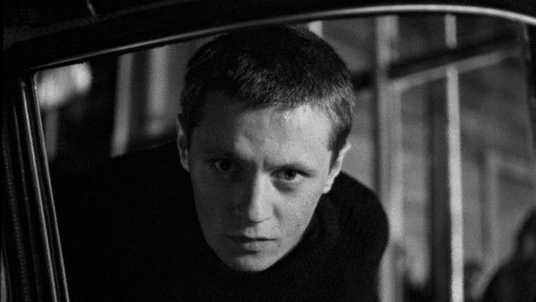 кадр из фильма Первый этаж