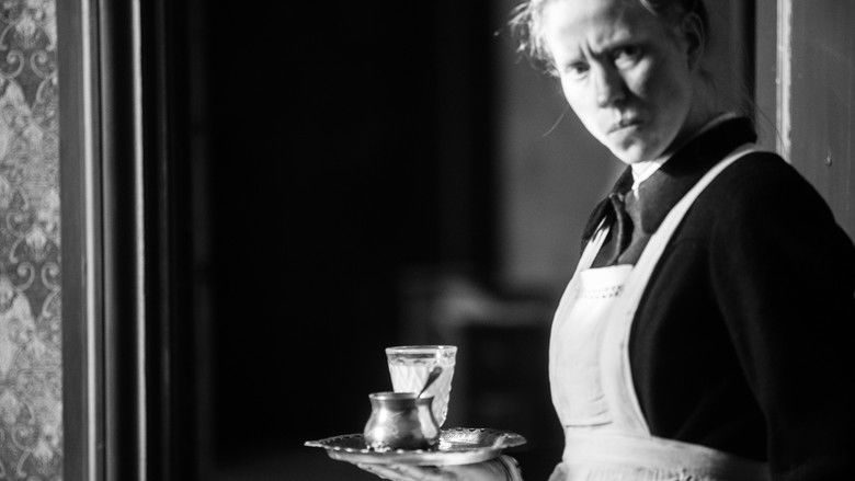 кадр из фильма Ноябрь