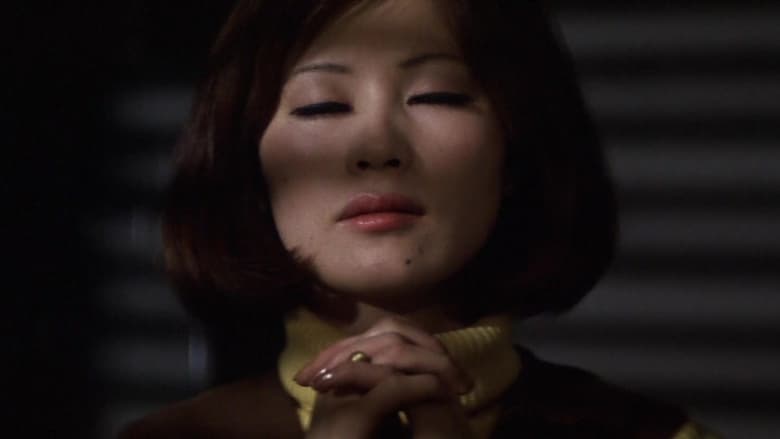 кадр из фильма Озеро Дракулы