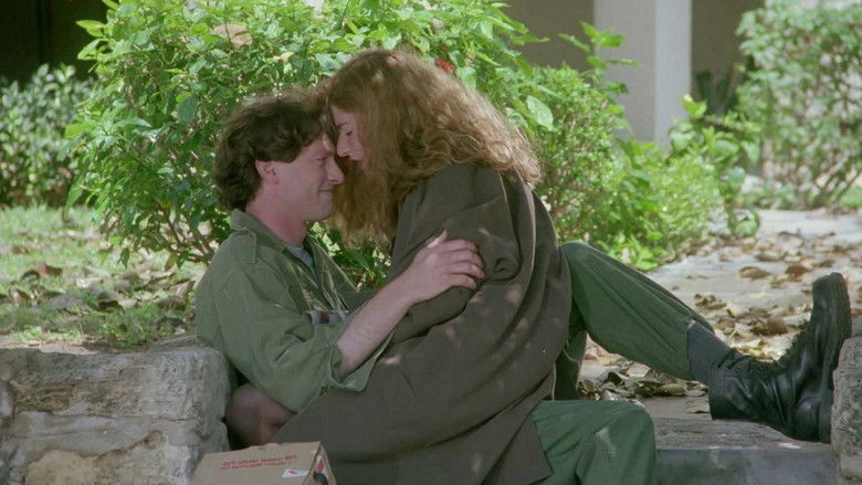 кадр из фильма שירת הסירנה