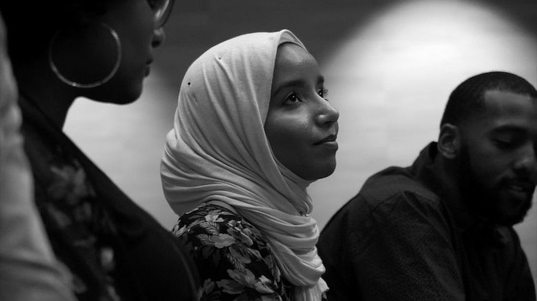 кадр из фильма ثورة من بعيد