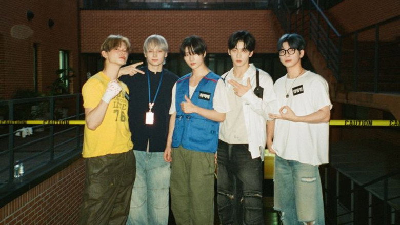 кадр из фильма HELLO STRANGERS