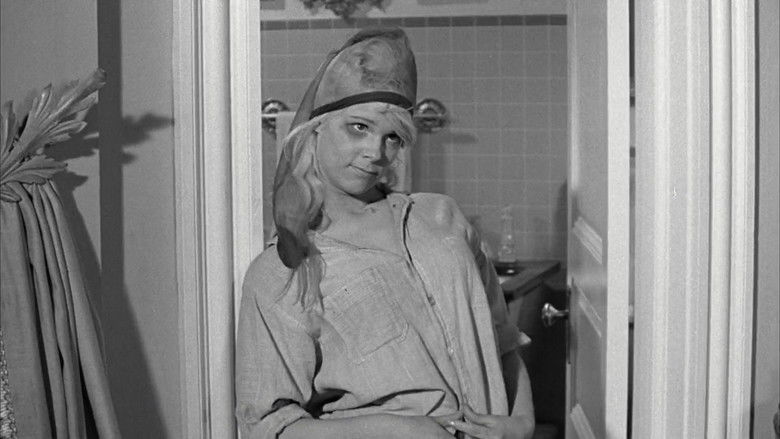 кадр из фильма Lady in a Cage