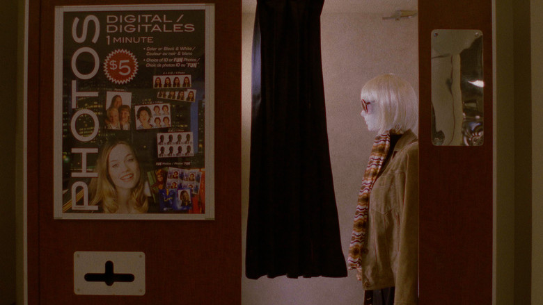 кадр из фильма EVE