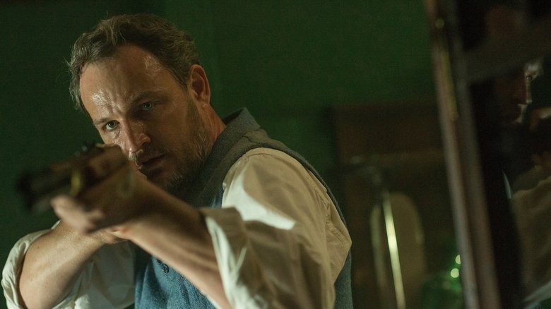 кадр из фильма Винчестер. Дом, который построили призраки