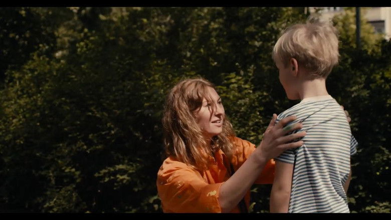 кадр из фильма MADRE